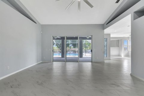 House in Port St. Lucie, Florida 3 bedrooms, 185.8 sq.m. № 2086487 - photo 24