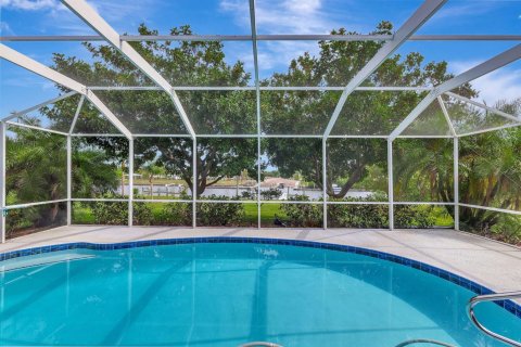 House in Port St. Lucie, Florida 3 bedrooms, 185.8 sq.m. № 2086487 - photo 4