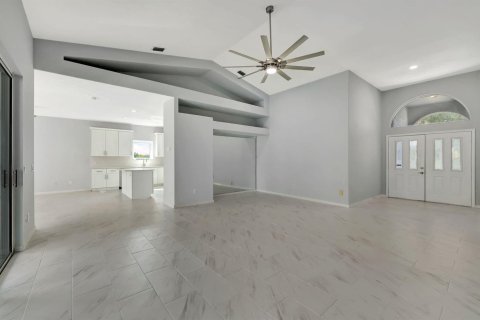 House in Port St. Lucie, Florida 3 bedrooms, 185.8 sq.m. № 2086487 - photo 14