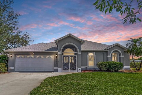 House in Port St. Lucie, Florida 3 bedrooms, 185.8 sq.m. № 2086487 - photo 2