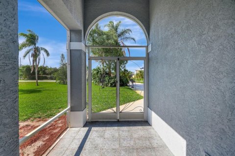 House in Port St. Lucie, Florida 3 bedrooms, 185.8 sq.m. № 2086487 - photo 10