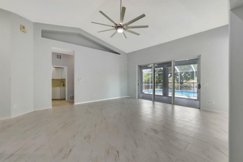 House in Port St. Lucie, Florida 3 bedrooms, 185.8 sq.m. № 2086487 - photo 15