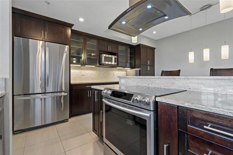 Condo in Tampa, Florida, 2 bedrooms  № 1826411 - photo 8