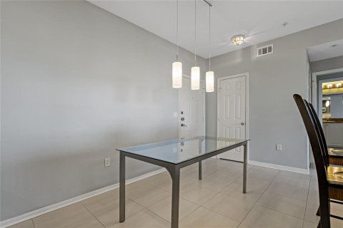Condo in Tampa, Florida, 2 bedrooms  № 1826411 - photo 11