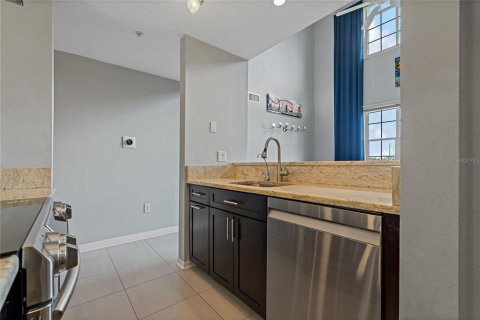 Condo in Tampa, Florida, 2 bedrooms  № 1826411 - photo 9