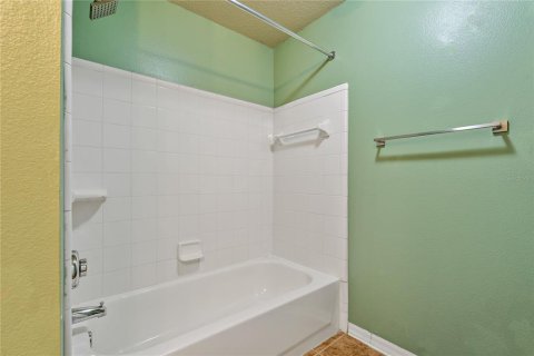 Condo in Tampa, Florida, 2 bedrooms  № 1826411 - photo 17