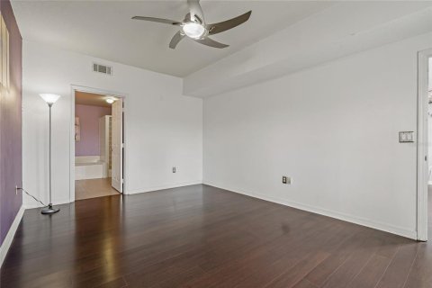 Condo in Tampa, Florida, 2 bedrooms  № 1826411 - photo 23