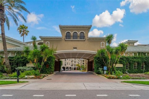 Condo in Tampa, Florida, 2 bedrooms  № 1826411 - photo 1
