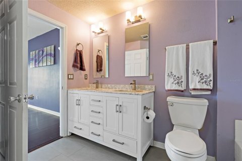 Condo in Tampa, Florida, 2 bedrooms  № 1826411 - photo 28