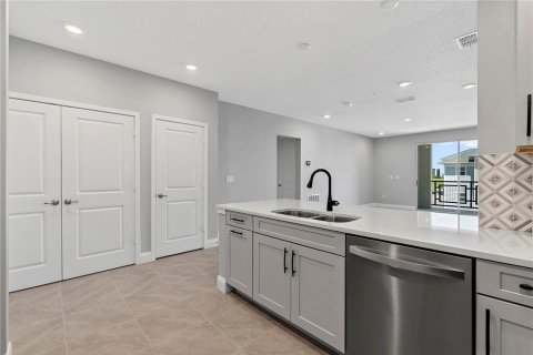 Condo in Orlando, Florida, 2 bedrooms № 2304364 - photo 26