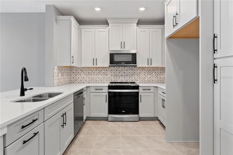 Condo in Orlando, Florida, 2 bedrooms № 2304364 - photo 24