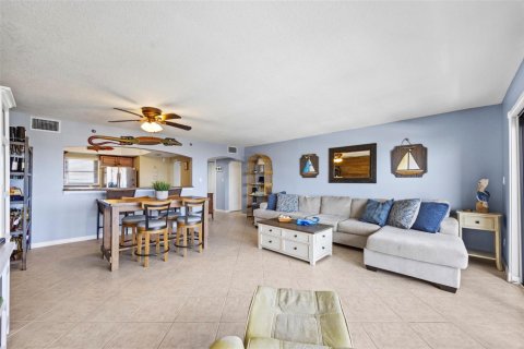 Condo in St. Lucie, Florida, 3 bedrooms  № 2088132 - photo 9