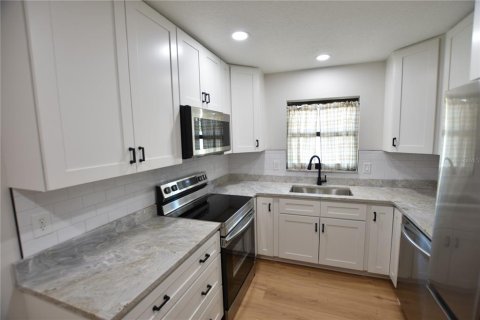 Villa ou maison à louer à Sarasota, Floride: 1 chambre, 73.21 m2 № 2385638 - photo 4