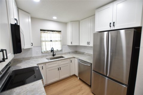 Villa ou maison à louer à Sarasota, Floride: 1 chambre, 73.21 m2 № 2385638 - photo 5