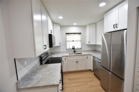 Villa ou maison à louer à Sarasota, Floride: 1 chambre, 73.21 m2 № 2385638 - photo 3