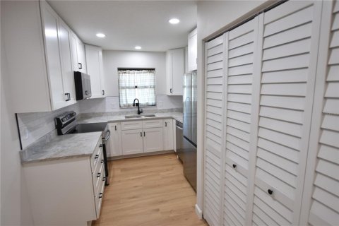 Villa ou maison à louer à Sarasota, Floride: 1 chambre, 73.21 m2 № 2385638 - photo 11