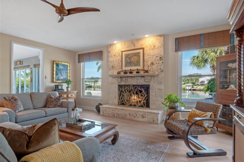 House in New Smyrna Beach, Florida 4 bedrooms, 397.71 sq.m. № 1857616 - photo 25