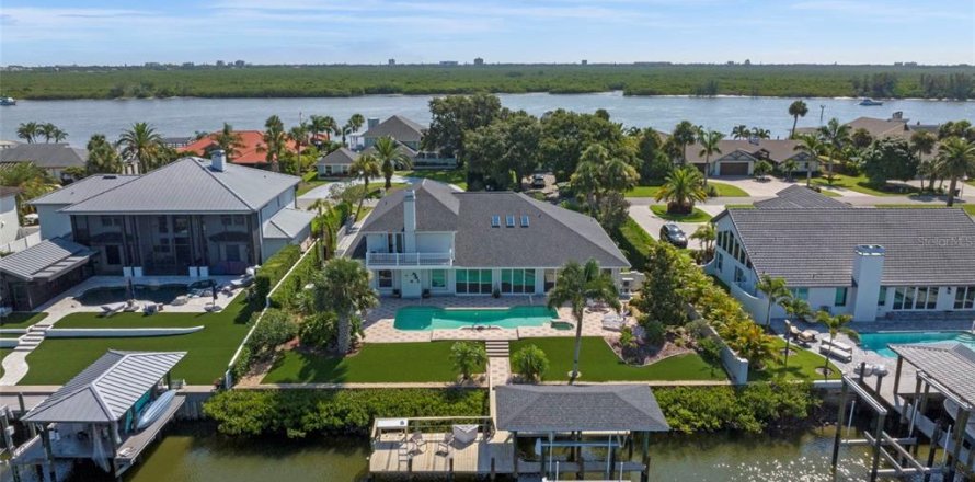 House in New Smyrna Beach, Florida 4 bedrooms, 397.71 sq.m. № 1857616