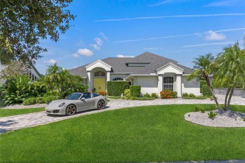 House in New Smyrna Beach, Florida 4 bedrooms, 397.71 sq.m. № 1857616 - photo 6