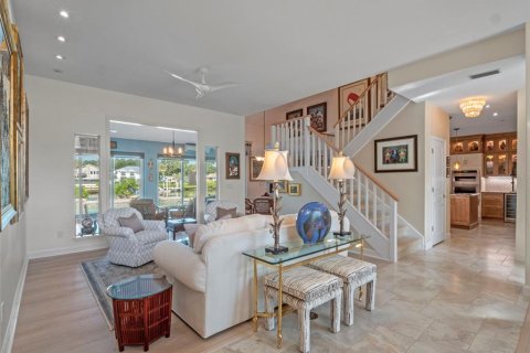 House in New Smyrna Beach, Florida 4 bedrooms, 397.71 sq.m. № 1857616 - photo 12