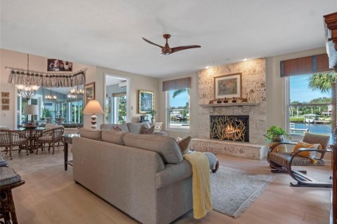 House in New Smyrna Beach, Florida 4 bedrooms, 397.71 sq.m. № 1857616 - photo 24