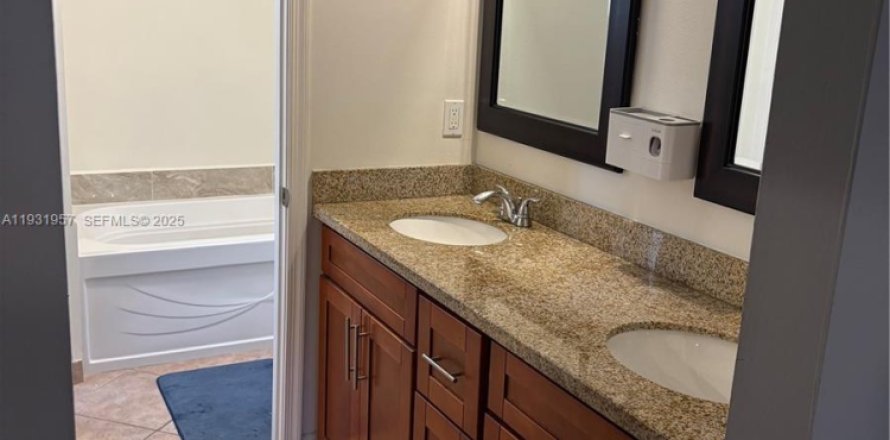 Casa en Greenacres, Florida 1 dormitorio, 127.83 m2 № 1990953