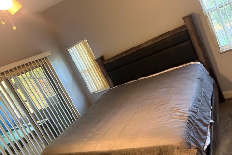 Casa en alquiler en Greenacres, Florida, 1 dormitorio, 127.83 m2 № 1990953 - foto 4