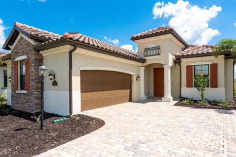 House in LAKEWOOD NATIONAL in Lakewood Ranch, Florida 3 bedrooms, 171.87 sq.m. № 227688 - photo 28