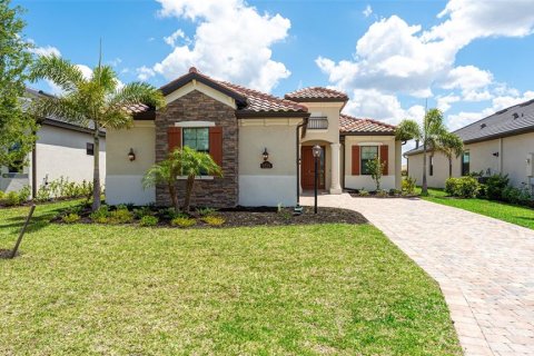 House in LAKEWOOD NATIONAL in Lakewood Ranch, Florida 3 bedrooms, 171.87 sq.m. № 227688 - photo 2