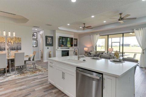 House in LAKEWOOD NATIONAL in Lakewood Ranch, Florida 3 bedrooms, 171.87 sq.m. № 227688 - photo 6