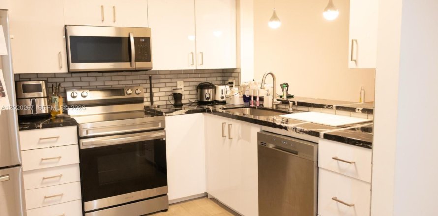 Condo in Pompano Beach, Florida, 1 bedroom  № 2087119