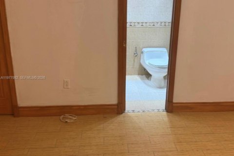 Condominio en venta en Hialeah, Florida, 2 dormitorios, 92.53 m2 № 2046224 - foto 2