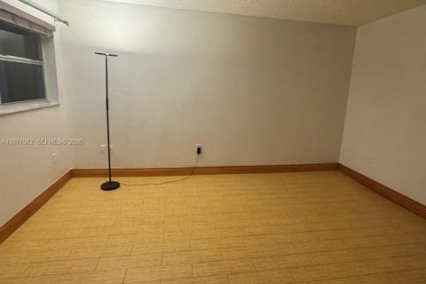 Condominio en Hialeah, Florida, 2 dormitorios  № 2046224