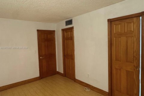 Condominio en venta en Hialeah, Florida, 2 dormitorios, 92.53 m2 № 2046224 - foto 3