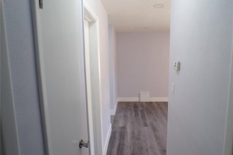House in Saint Petersburg, Florida 4 bedrooms, 103.96 sq.m. № 2377951 - photo 7