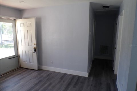 House in Saint Petersburg, Florida 4 bedrooms, 103.96 sq.m. № 2377951 - photo 5