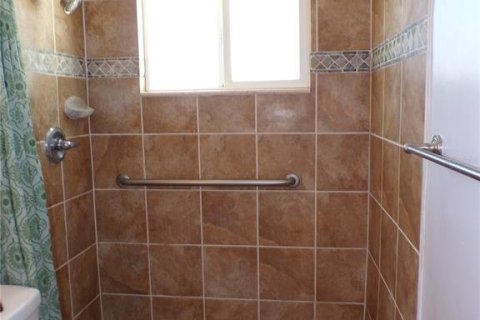 House in Saint Petersburg, Florida 4 bedrooms, 103.96 sq.m. № 2377951 - photo 11