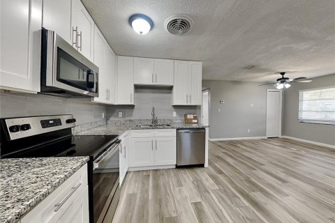 Casa en alquiler en Tampa, Florida, 3 dormitorios, 106.28 m2 № 1740305 - foto 3