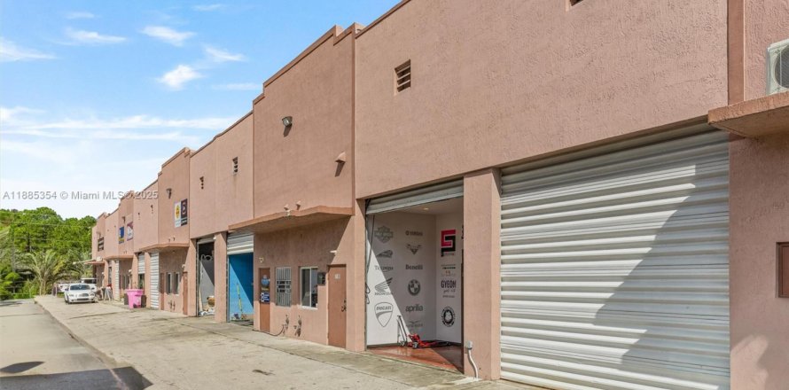 Immobilier commercial à Miami, Floride № 1931573