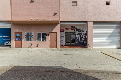 Immobilier commercial à vendre à Miami, Floride № 1931573 - photo 3