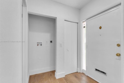 Купить коммерческую недвижимость в Майами, Флорида 245.82м2, № 1955316 - фото 20