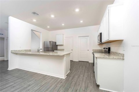 House in Astatula, Florida 5 bedrooms, 228.63 sq.m. № 1522803 - photo 4