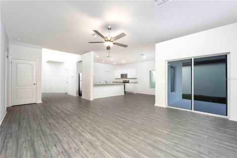 House in Astatula, Florida 5 bedrooms, 228.63 sq.m. № 1522803 - photo 3