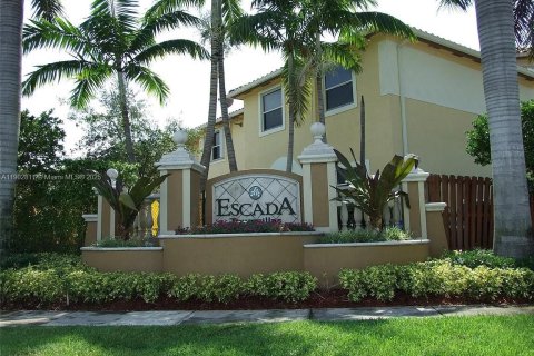 Townhouse in Miramar, Florida 3 bedrooms, 148.74 sq.m. № 1954081 - photo 1