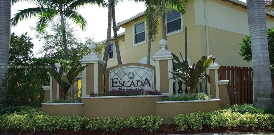 Townhouse in Miramar, Florida 3 bedrooms, 148.74 sq.m. № 1954081