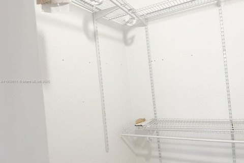 Townhouse in Miramar, Florida 3 bedrooms, 148.74 sq.m. № 1954081 - photo 24