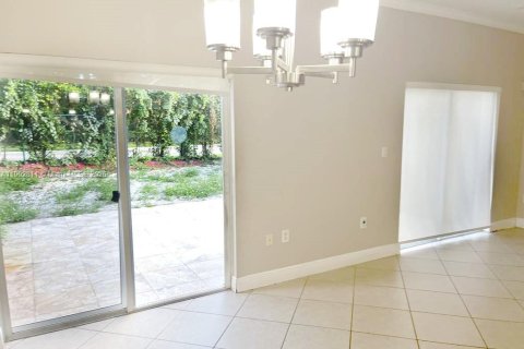 Townhouse in Miramar, Florida 3 bedrooms, 148.74 sq.m. № 1954081 - photo 22