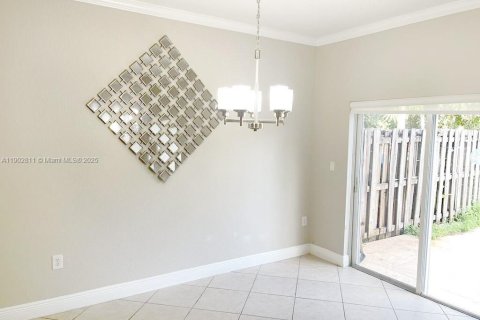 Townhouse in Miramar, Florida 3 bedrooms, 148.74 sq.m. № 1954081 - photo 12
