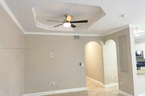 Townhouse in Miramar, Florida 3 bedrooms, 148.74 sq.m. № 1954081 - photo 20