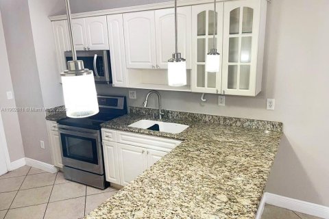 Townhouse in Miramar, Florida 3 bedrooms, 148.74 sq.m. № 1954081 - photo 16